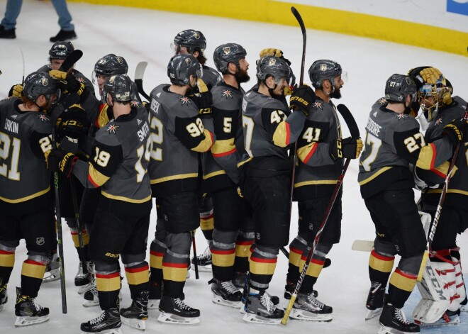 NHL finālsērija sākas ar līgas debitantes "Golden Knights" rezultatīvu uzvaru