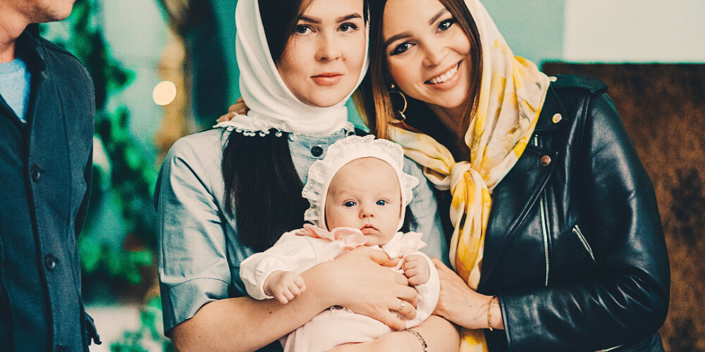 Звезда "Дома-2" Анастасия Лисова крестила 4-месячную дочь