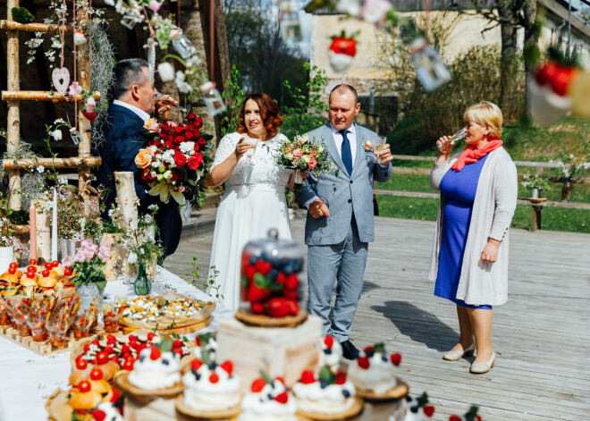 Bildinājums TV šovā nes augļus - "nerātnais bumbulītis" nosvin kāzas