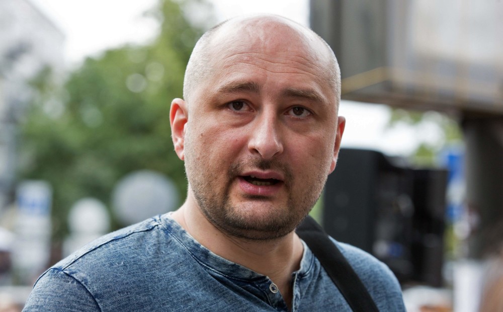 Putina kritiķis, kurš no Krievijas aizbēga pirms gada - žurnālists Babčenko, visticamāk, nošauts savas darbošanās dēļ
