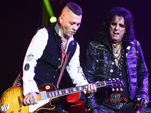 "Hollywood Vampires" darbojas jau trīs gadus - tās sastāvā ir aktieris Džons Deps, hārdroka leģenda Eliss Kūpers un rokgrupas "Aerosmith" ģitārists Džo Perijs.