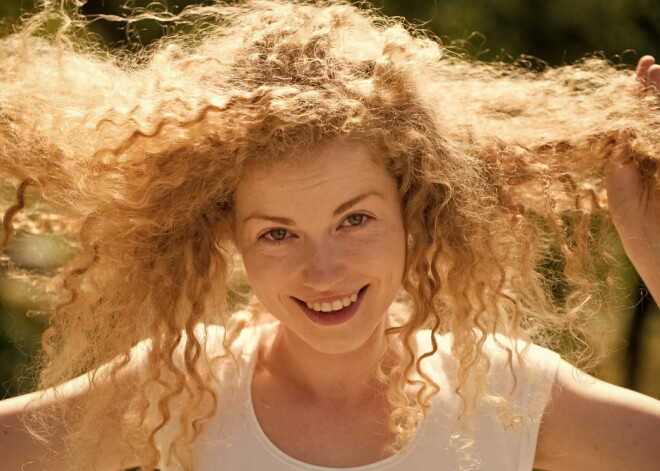 Kādu kosmētiku vasarā lietot, lai seja patiešām mirdzētu?