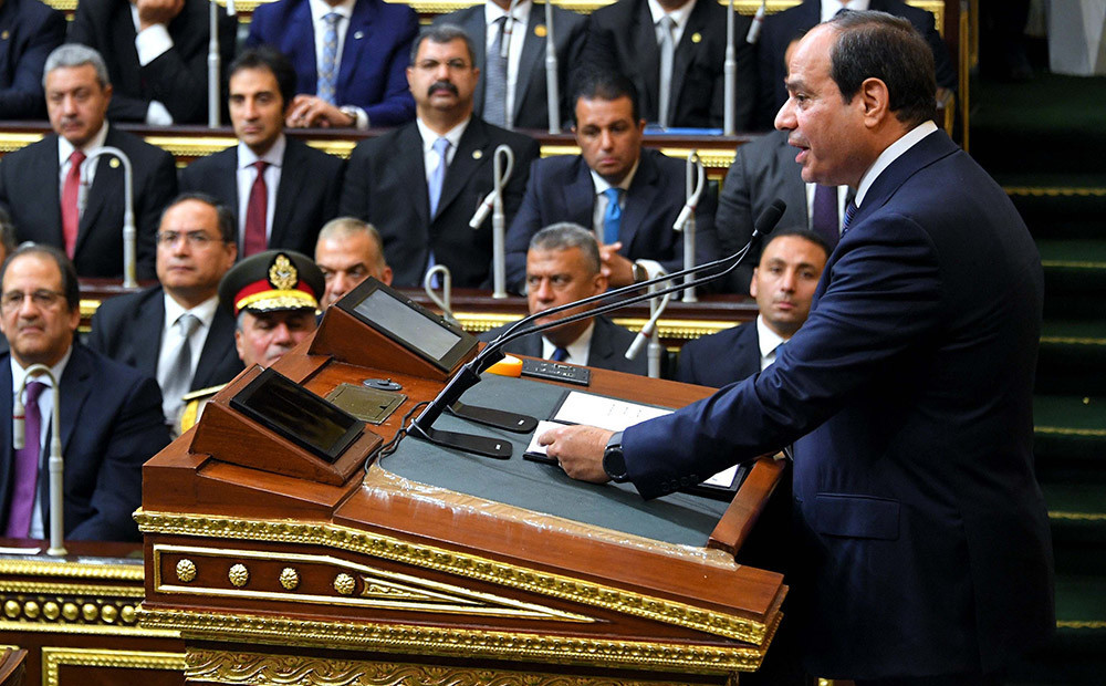Grandiozs aviošovs un tv tiešraide: Sisi atkārtoti stājies Ēģiptes prezidenta amatā