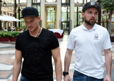 Ģimenes svētku rīkotāji sola, ka pasākumā piedalīsies Latvijas hokeja izlases spēlētāji Roberts Bukarts (no labās) un Rihards Bukarts.