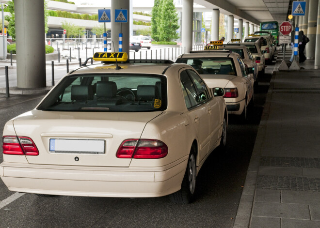 Elektroapgādes pārtraukums paralizē Hamburgas lidostu