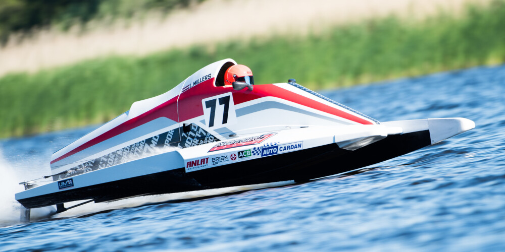 Latvijas čempionāts ātrumlaivām tiek atklāts Jūrmalā