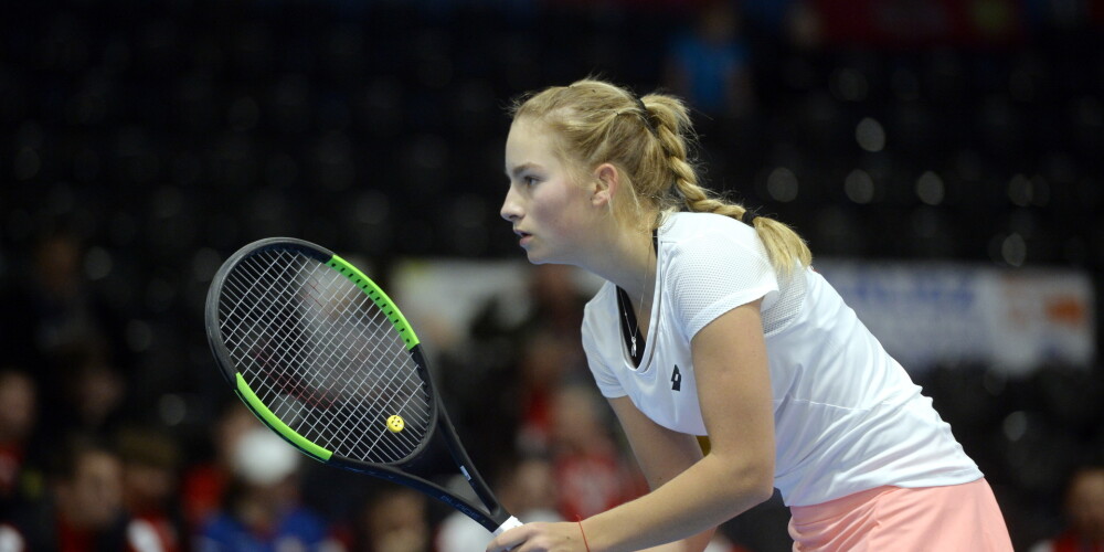 Jaunajai tenisistei Vismanei smaga sakāve Francijas atklātā čempionāta junioru turnīra otrajā kārtā