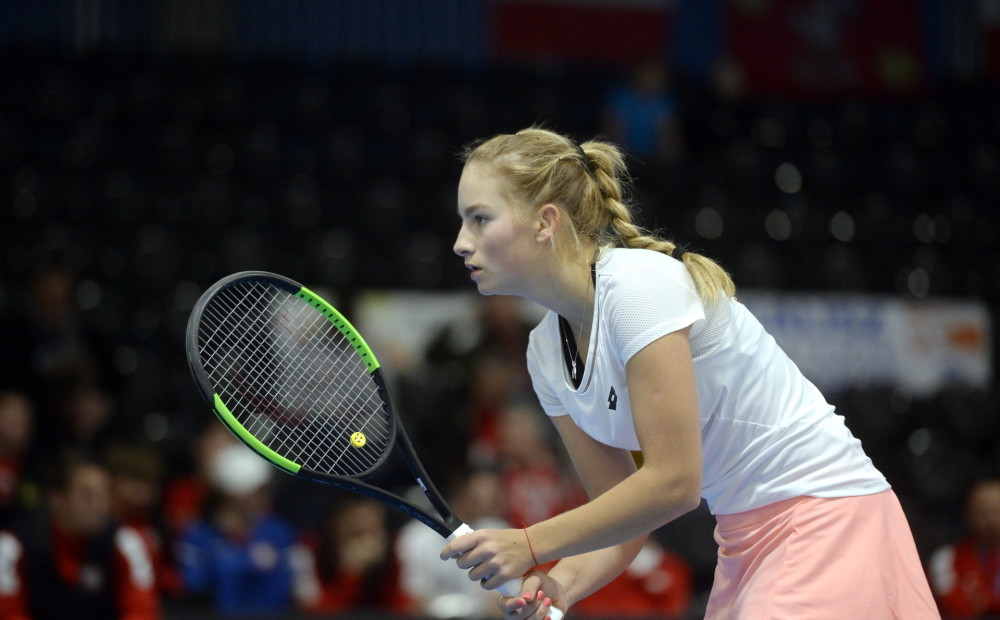 Jaunajai tenisistei Vismanei smaga sakāve Francijas atklātā čempionāta junioru turnīra otrajā kārtā