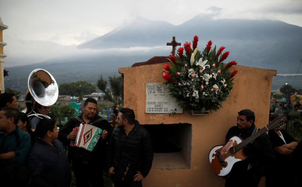 Pēc vulkāna izvirduma Gvatemalā bez vēsts pazuduši 192 cilvēki