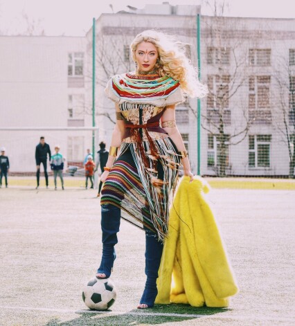 Dziedātāja Adelīna.