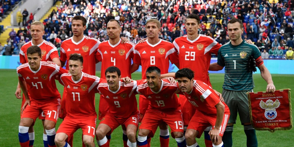 Krievijas futbola izlase, gatavojoties savās mājās notiekošajam Pasaules kausam, bija zaudējusi pēdējos piecus mačus un septiņas no pēdējām astoņām spēlēm ar citām valstsvienībām.