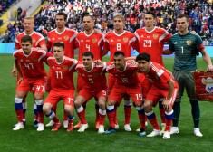 Krievijas futbola izlase, gatavojoties savās mājās notiekošajam Pasaules kausam, bija zaudējusi pēdējos piecus mačus un septiņas no pēdējām astoņām spēlēm ar citām valstsvienībām.