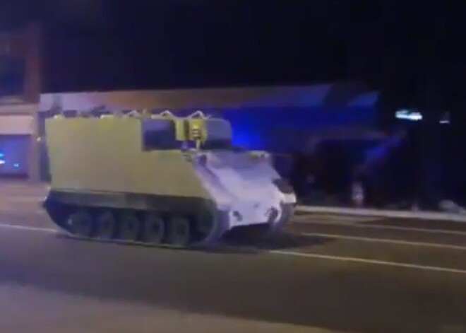 VIDEO: ASV karavīrs nozadzis bruņutransportieri un sarīkojis policijas pakaļdzīšanos
