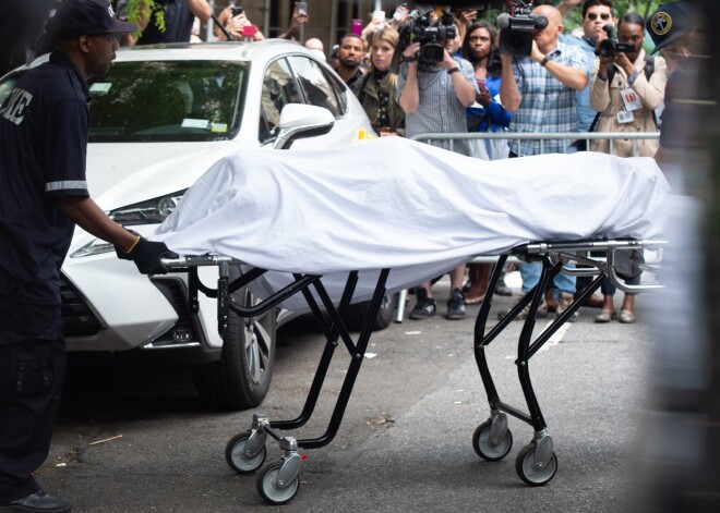 Keita Speida atrasta mirusi savā dzīvoklī Ņujorkā, un policija jau paziņojusi, ka slavenā dizainere izdarījusi pašnāvību.