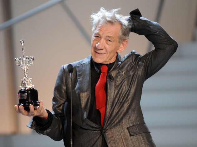 Īans Makkellens "Gredzenu pavēlnieka" sāgā atveidoja burvi Gendalfu.