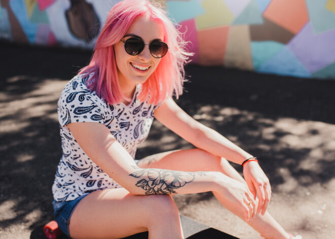 Vēss ūdens un kondicionētājs: 5 ieteikumi, kā paildzināt matu krāsas noturīgumu