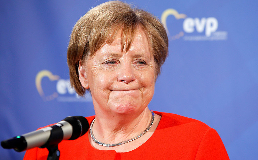 Merkele Bundestāgā iztaujāta par attiecībām ar Krieviju un 