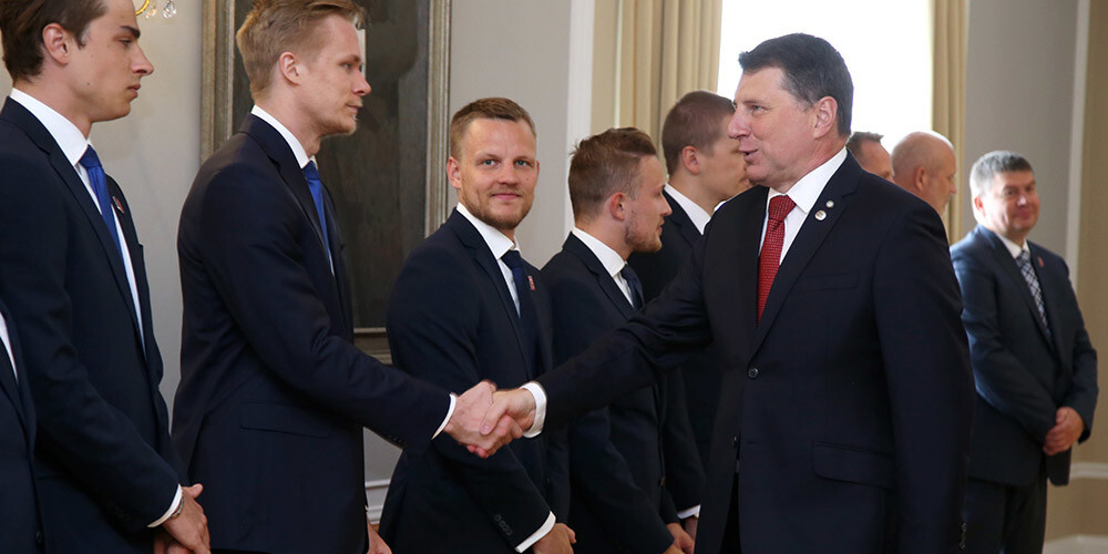 Latvijas izlases hokejisti Rīgas pilī tiekas ar valsts prezidentu