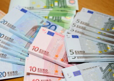 Eiro banknotes.