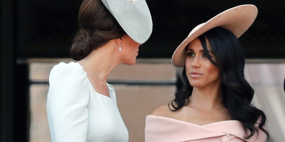 Герцогиня Меган нарушила королевский протокол во время своего дебюта на балконе Букингемского дворца