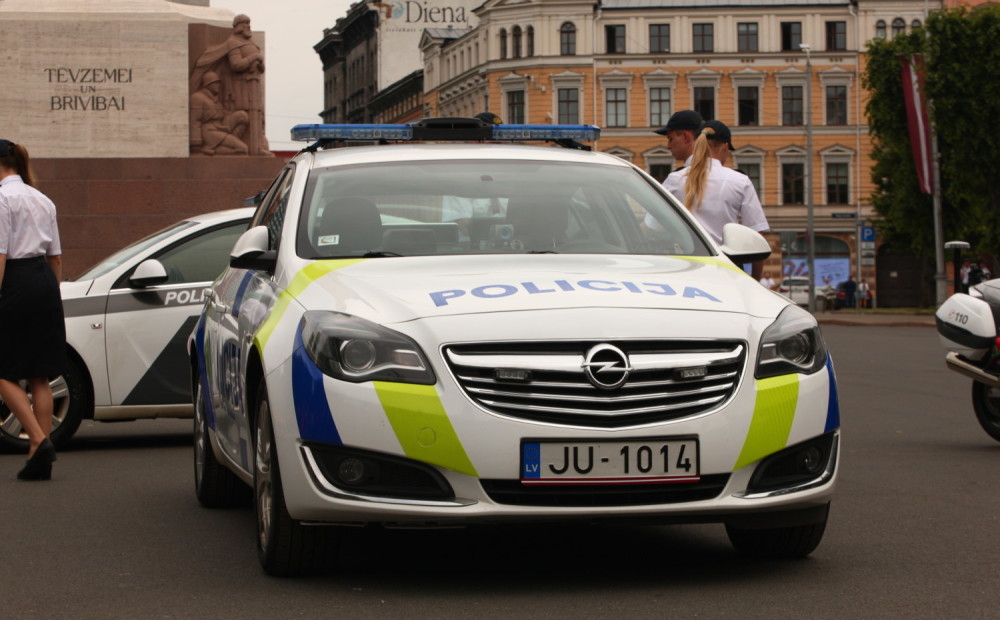 Kad ielās parādīsies policijas mašīnas ar jauno identitāti, un kad