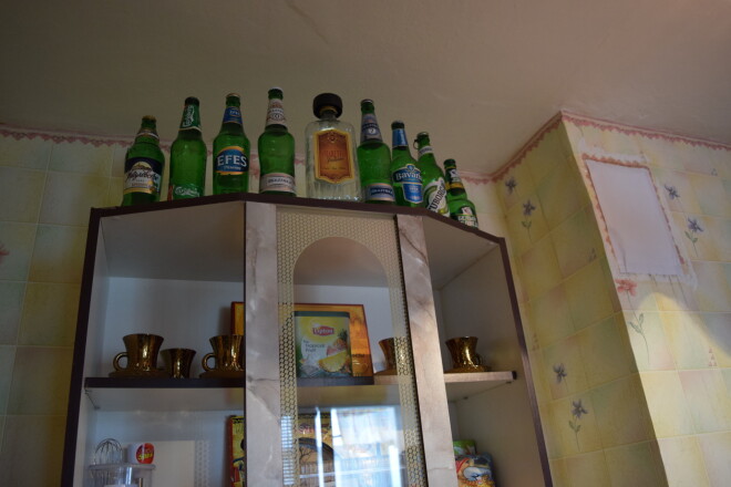 Vaļika pudeļu kolekcija. Sakrātas arī Carlsberg, Tuborg un divas dažādas Baltika pudeles.