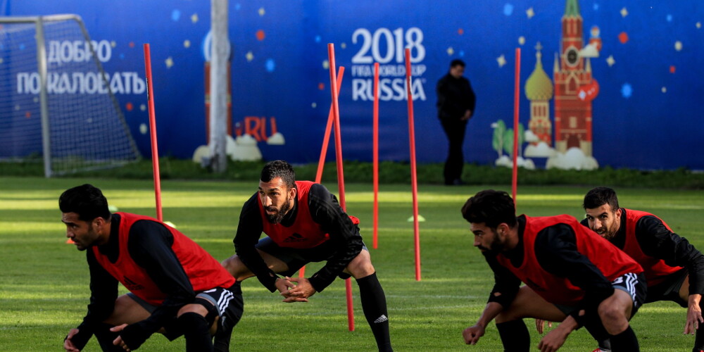 ASV sankciju dēļ "Nike" lauž līgumu ar Irānas futbola izlasi par ekipējuma piegādi
