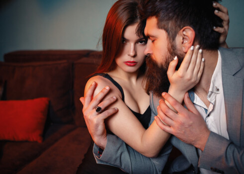 Emocionālā empātija ir “slidena” lieta, ne velti daži pētnieki to sauc par emocionālo infekciju vai empātiskām ciešanām. Pārāk dziļi iejūtoties otra bēdās, viņam ne tikai vairs nevar palīdzēt, bet arī pats var nonākt vieglā depresijā.