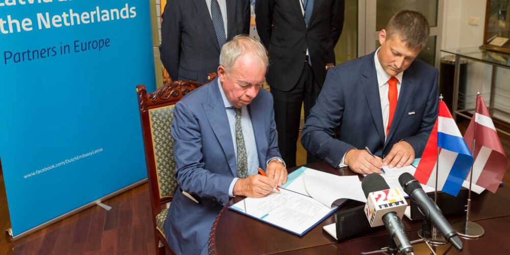 Nīderlandes karaļa vizītes laikā parakstīts sadarbības līgums starp Rīgas un Roterdamas ostu pārvaldēm