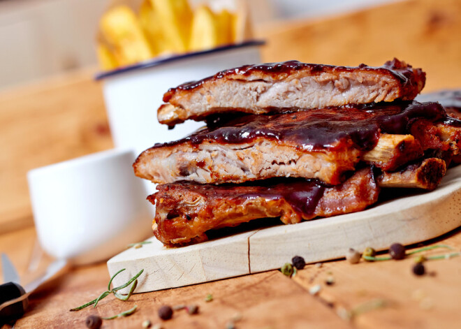 3 receptes, kā gardi izcept ribiņas