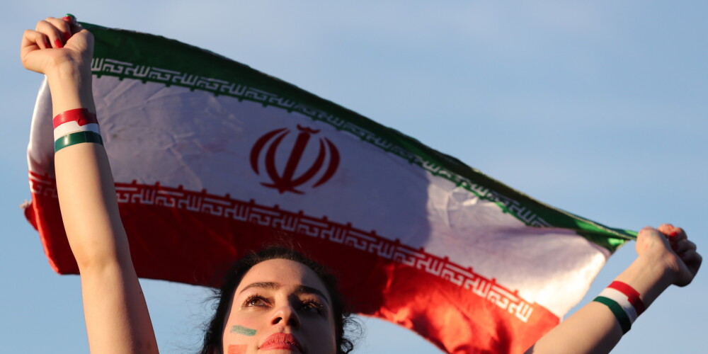 Irāna sensacionāli uzvar Maroku, kuras spēlētājs mača izskaņā iesit bumbu savos vārtos