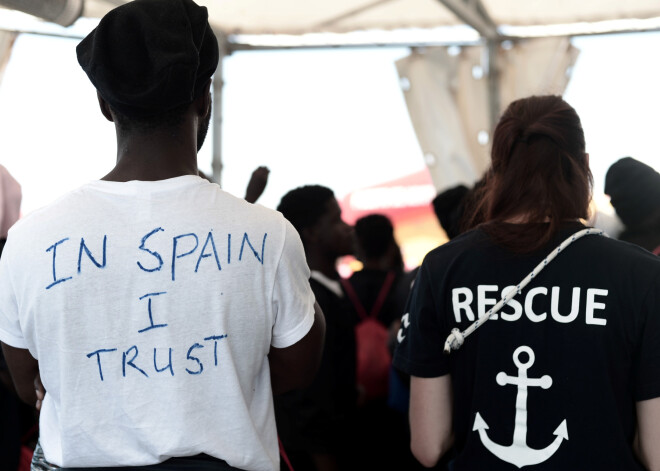 Puse "Aquarius" migrantu vēlas saņemt patvērumu Francijā