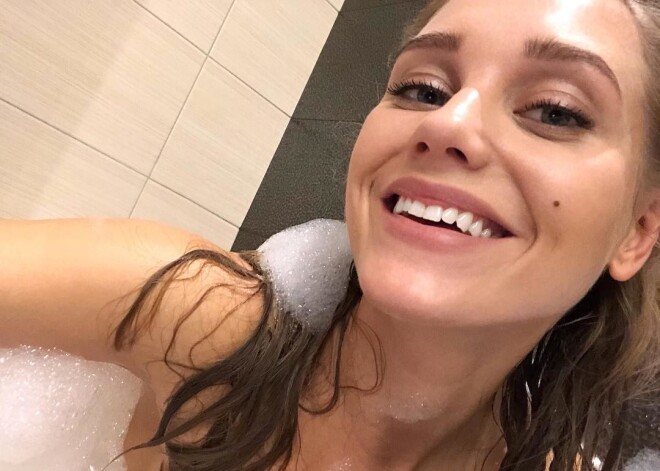 Асмус показала фото в ванной, но только разозлила фанатов