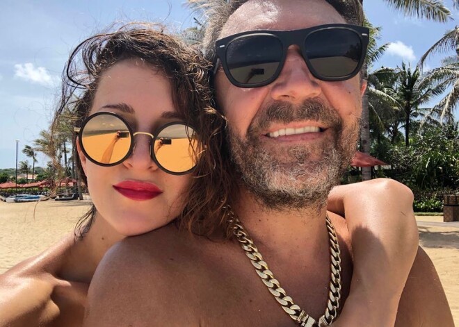 Инсайдер о разводе Шнурова: Сергей застал жену в постели с другим