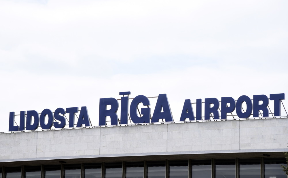 Slikto laikapstākļu dēļ Rīgas lidostā kavējas vairāki reisi