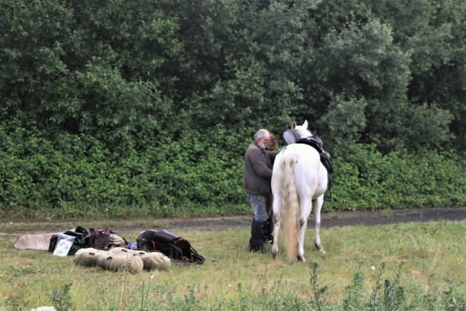 Svētceļojumu veikt zirga mugurā ir tikpat reāli, cik to darīt uz velosipēda.