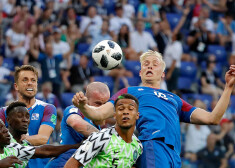 Islandes futbolisti "otrajā stāvā" cīnās ar nigēriešiem.