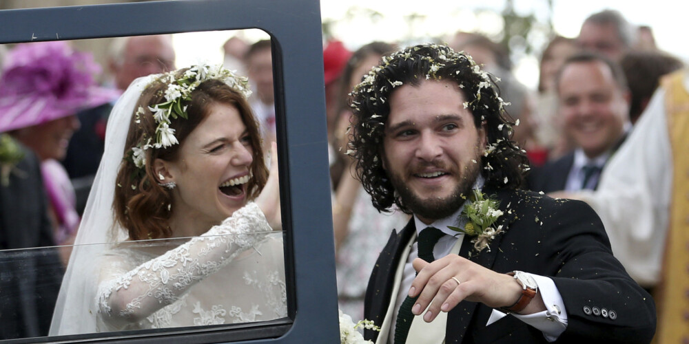 Горько! Звезды сериала "Игры престолов" Кит Харингтон и Роуз Лесли поженились в Шотландии