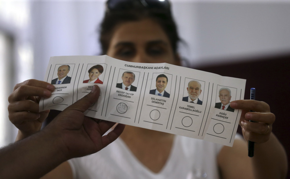 Provizoriskie rezultāti: Turcijas prezidenta vēlēšanās visvairāk balsu Erdoanam, parlamenta vēlēšanās - AKP
