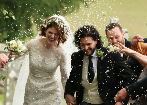 Ielūkojies! "Troņu spēļu” aktieri nosvin kāzas Skotijā