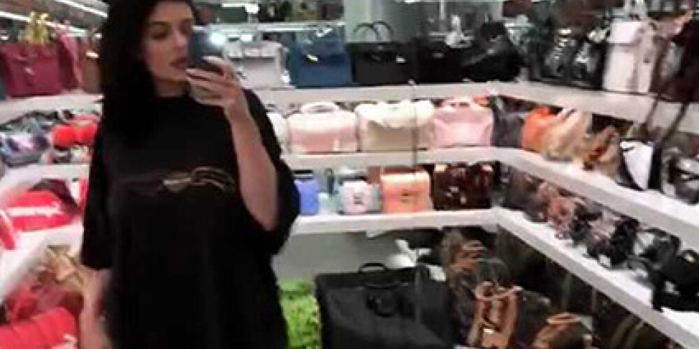 20-летняя сестра Ким Кардашьян показала свою коллекцию сумок стоимостью в миллионы долларов