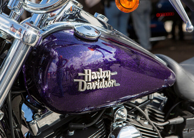 ES noteikto tarifu dēļ "Harley-Davidson" daļu ražošanas pārcels uz ārvalstīm