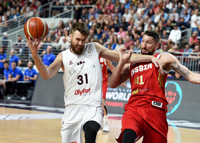 Latvijas basketbolisti iznieko pārsvaru un piedzīvo zaudējumu pret Krieviju