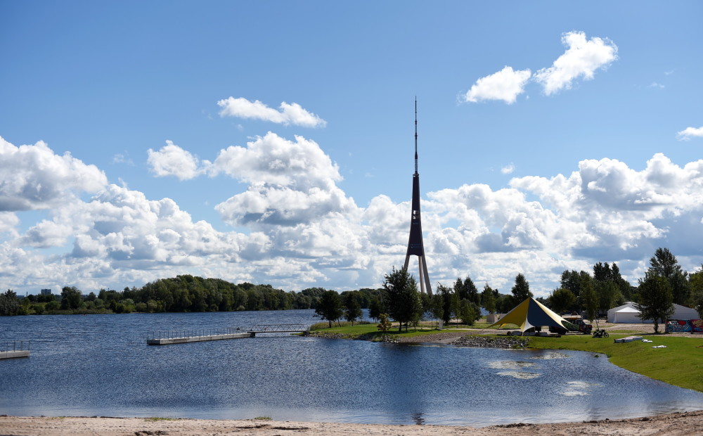 Rīgas peldvietās līdz +21 grādam silts ūdens