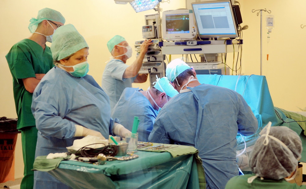 Stradiņa slimnīcā veikta ceturtā aknu transplantācijas operācija Latvijā