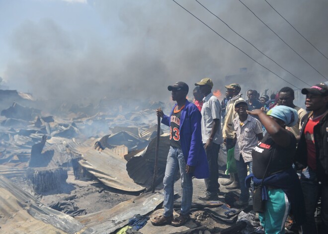 Ugunsgrēkā tirgū Nairobi gājuši bojā vismaz 15 cilvēki un 70 ievainoti