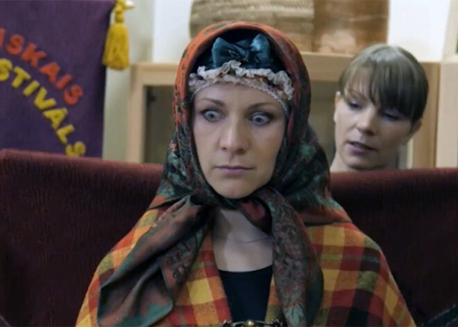 Dziedātāja Ieva Kerēvica kopā ar pašmāju slavenībām atklāj latviešu tautastērpa noslēpumus