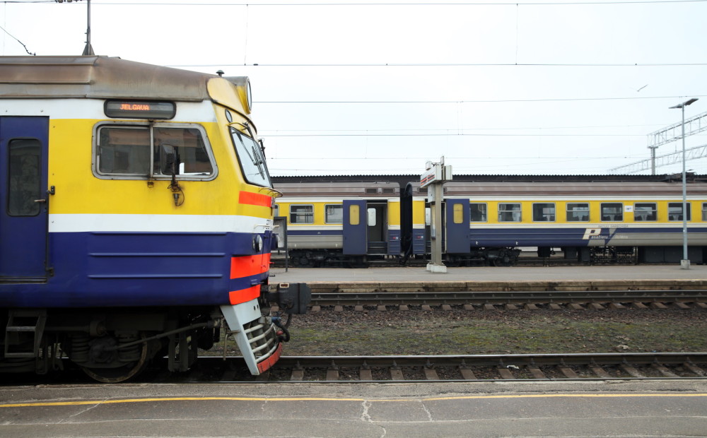 Vilciens ar 12 (!) vagoniem vedīs uz Rīgu svētku dalībniekus no Gulbenes