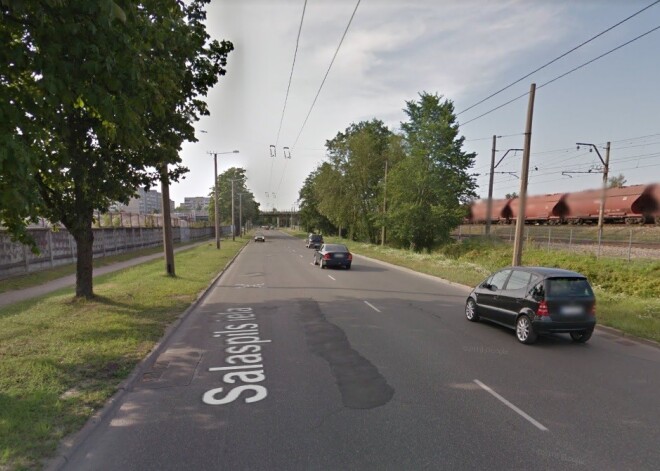 Salaspils un Slāvu ielas krustojumā ierobežos satiksmi