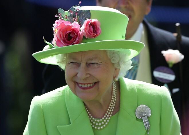 Королева Елизавета II заработала 37 миллионов фунтов, сдавая в аренду морское дно
